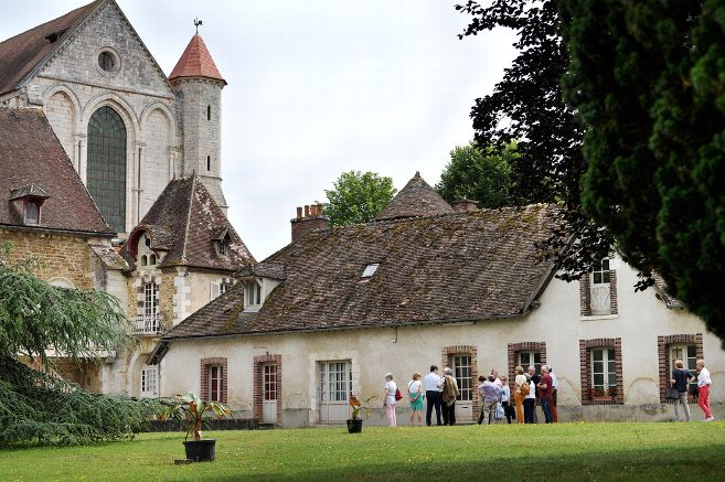 vente-du-domaine-de-l-abbaye-de-pontigny-region-bourgogne-fr_4382380-1.jpeg